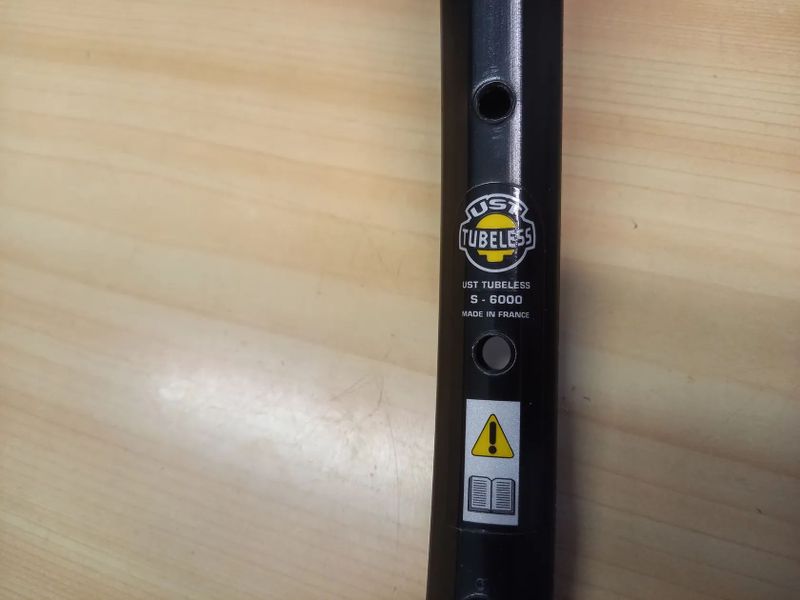 Prodám nový ráfek Mavic CrossMax UST 26", 18 děr