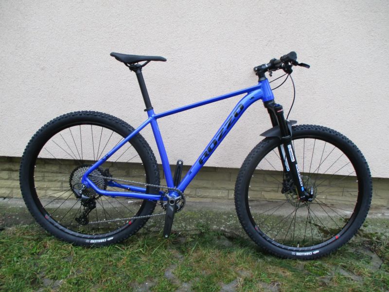 Nové 29" kolo ROZZO BOOST 30 19", Deore 1x12, vzduch. vidlice Suntour Raidon 34, pevné osy