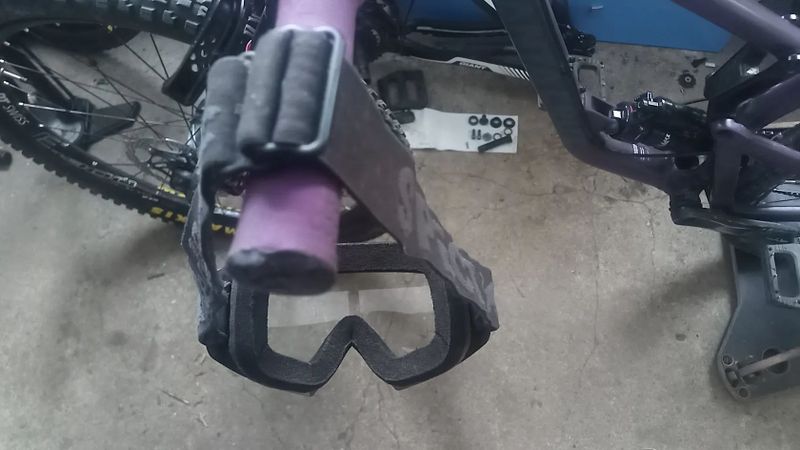 ❗❗RED BULL BRÝLE❗❗