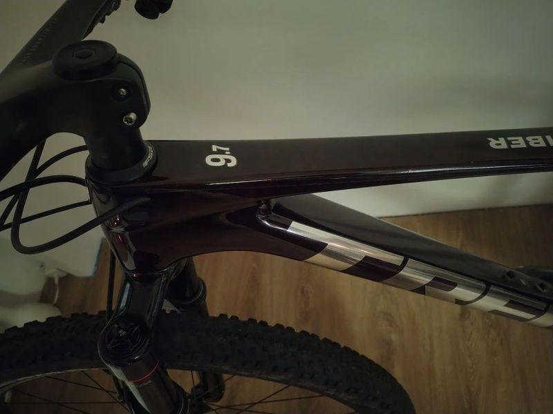 Prodám kolo Trek Procaliber 9.7, gen. 3. Velikost M/L, nyní nastaveno na výšku 175 cm. Řazení Sram G