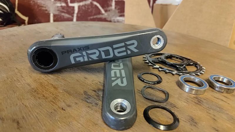 Karbonové kliky Praxis Works Girder 170 mm + převodník OneUp 28z oválný