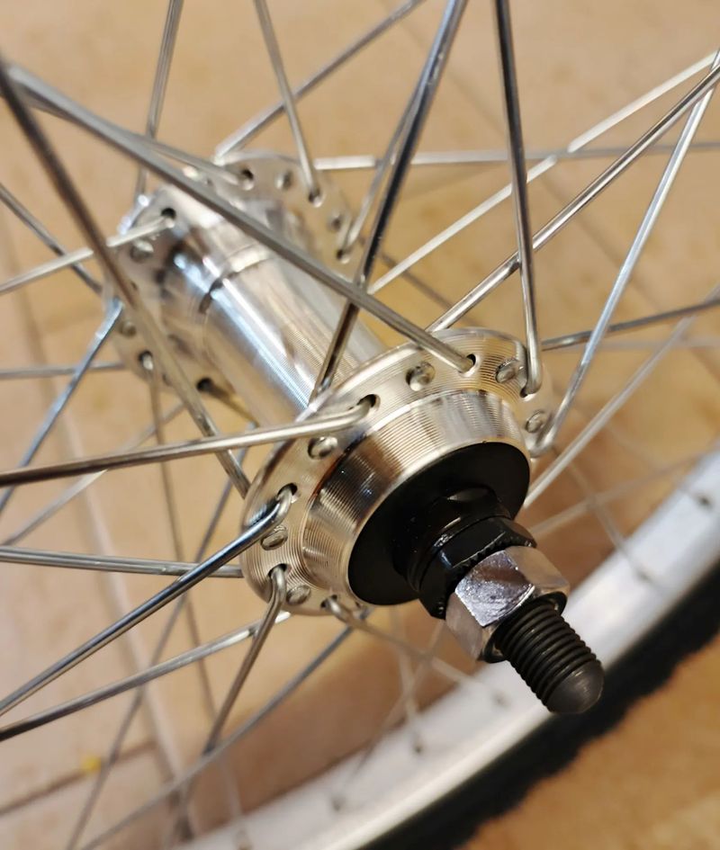 Pár kol 20" s torpédem