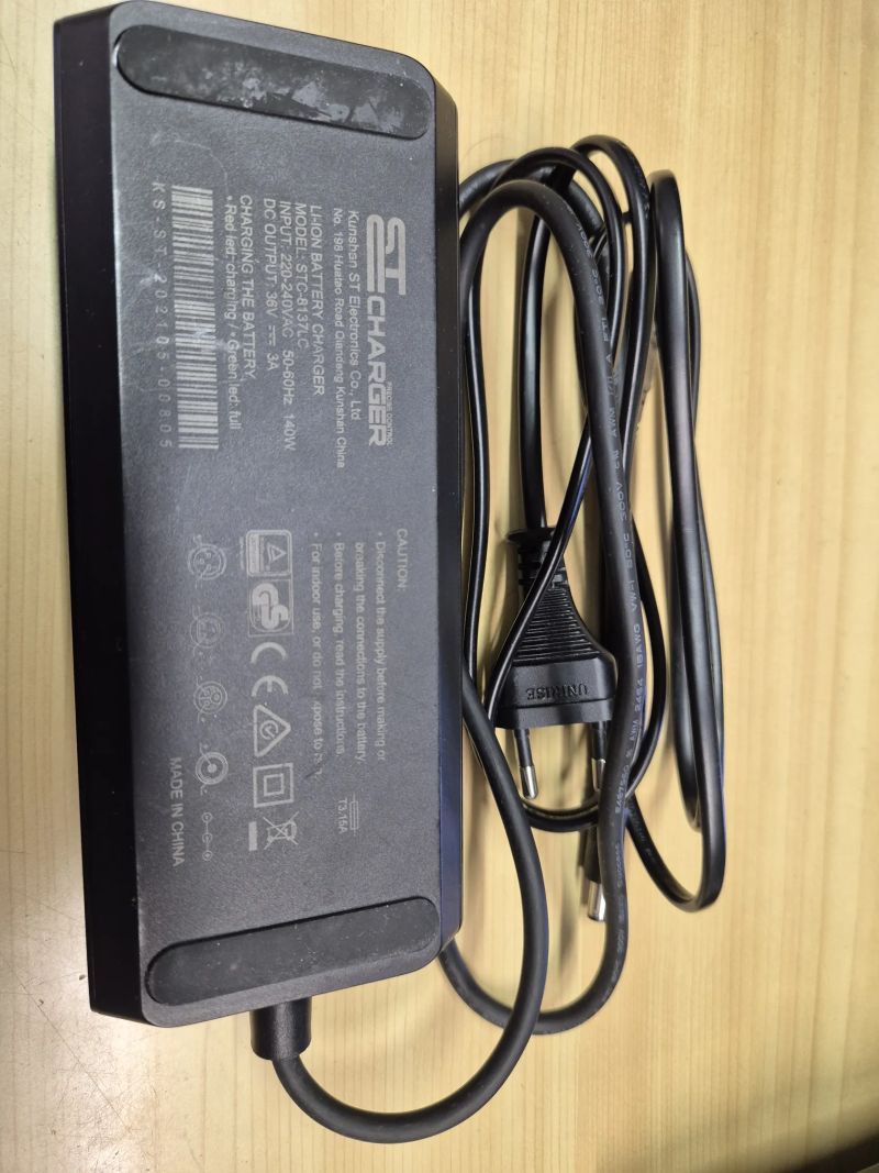 Nabíječka k elektrokolu Leader Fox Induktora