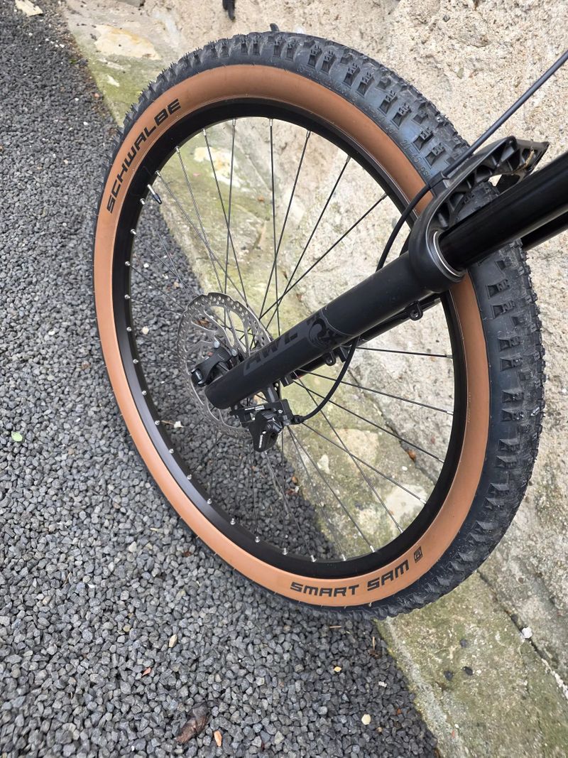 Cube CUBE Reaction Hybrid SL Black´n´metal model 2022