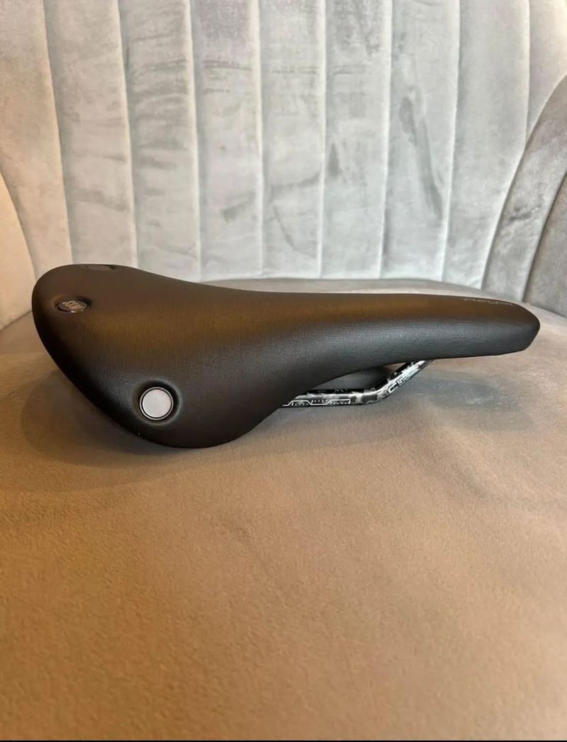 Selle San Marco REGAL SHORT CarbonFX – téměř nové, použi jen pro marketingové účely