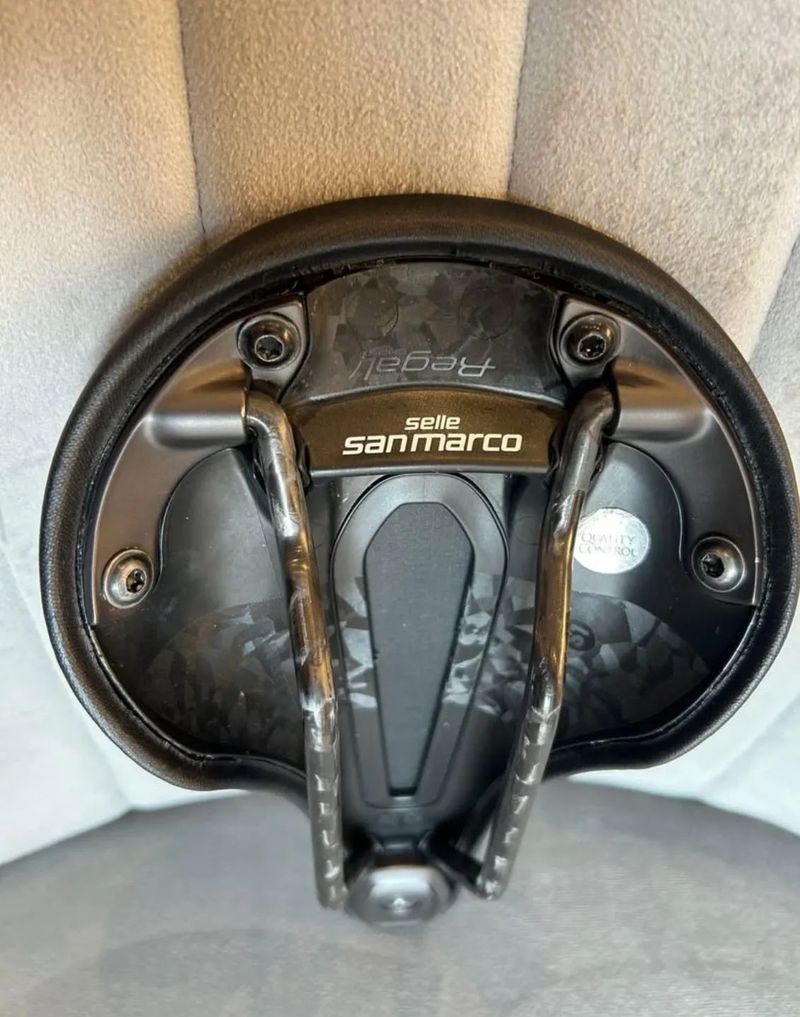 Selle San Marco REGAL SHORT CarbonFX – téměř nové, použi jen pro marketingové účely