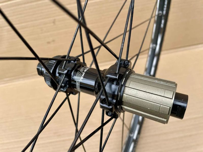 Galusková kola REMERX RTX, FORCE Team Disc SP CL + galusky TUFO Flexus Primus 33 mm