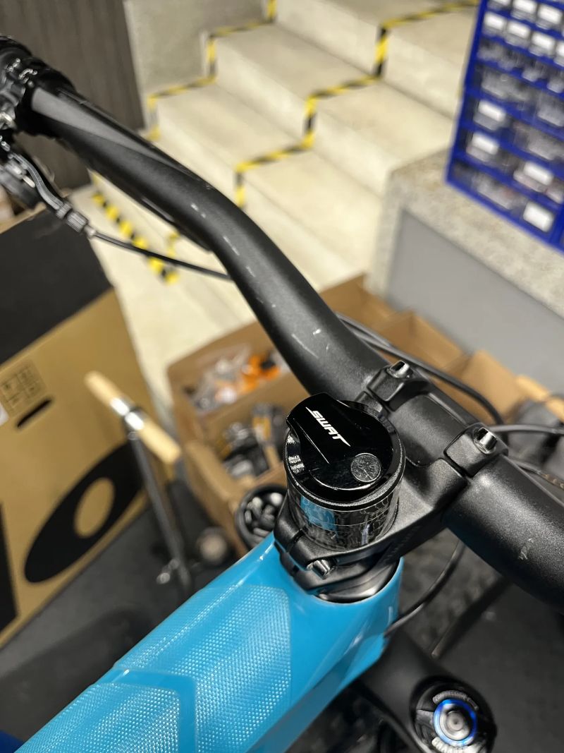 Specialized Enduro Comp velikost S2 160-173cm pro mladé ridery !