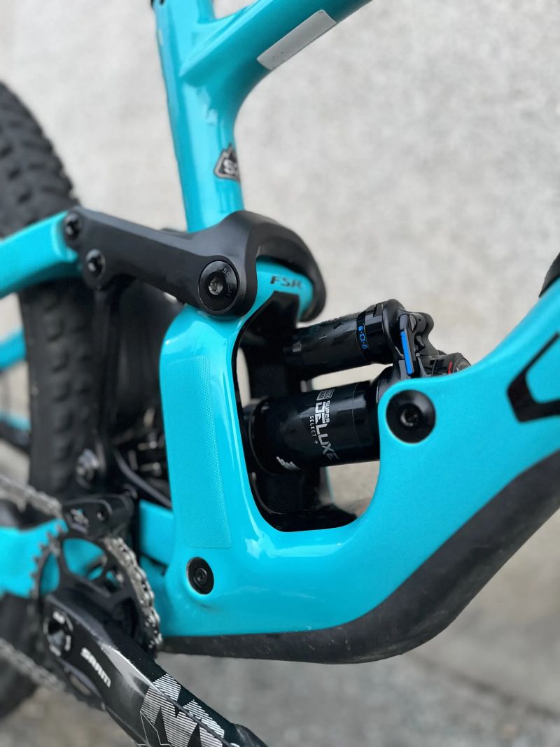 Specialized Enduro Comp velikost S2 160-173cm pro mladé ridery !