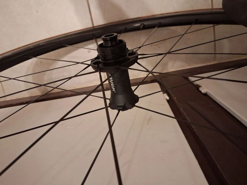  Zapletená silniční kola Ere Genus II SL30