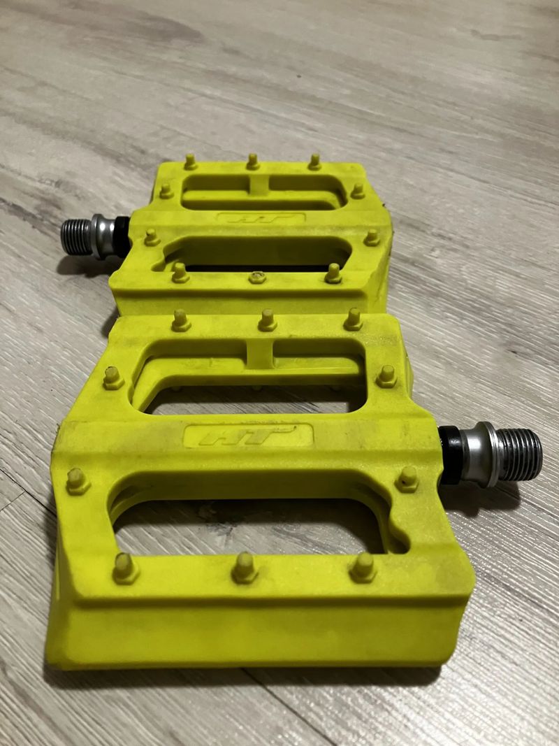 Platformové pedály HT P12