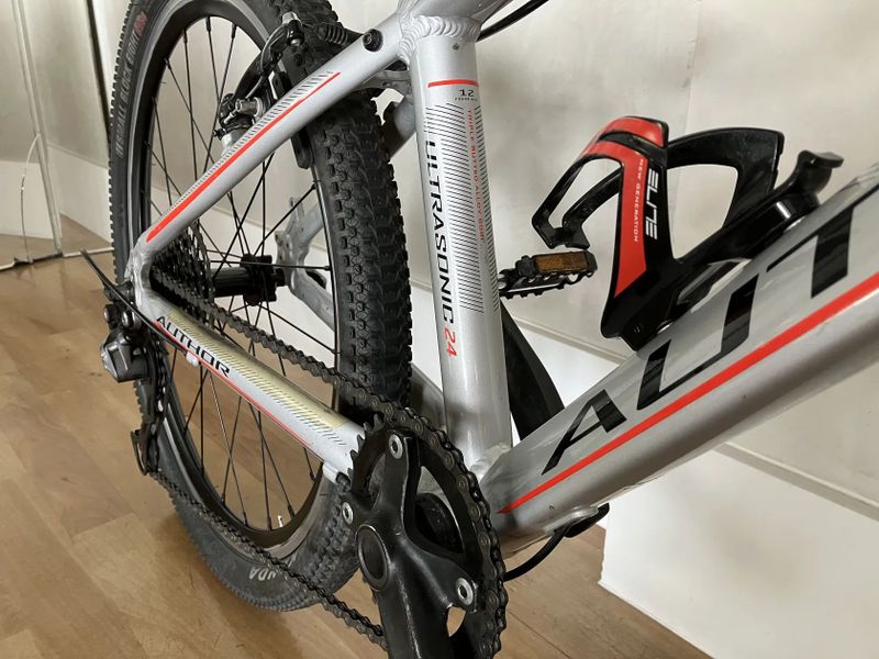 Author Supersonic - závodní úprava