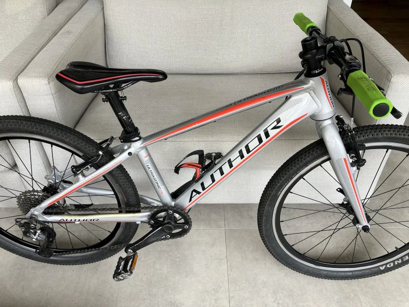 Author Supersonic - závodní úprava