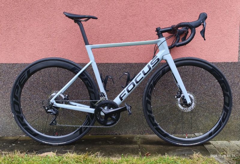 Silniční karbonové kolo Focus Izalco Max 8.6