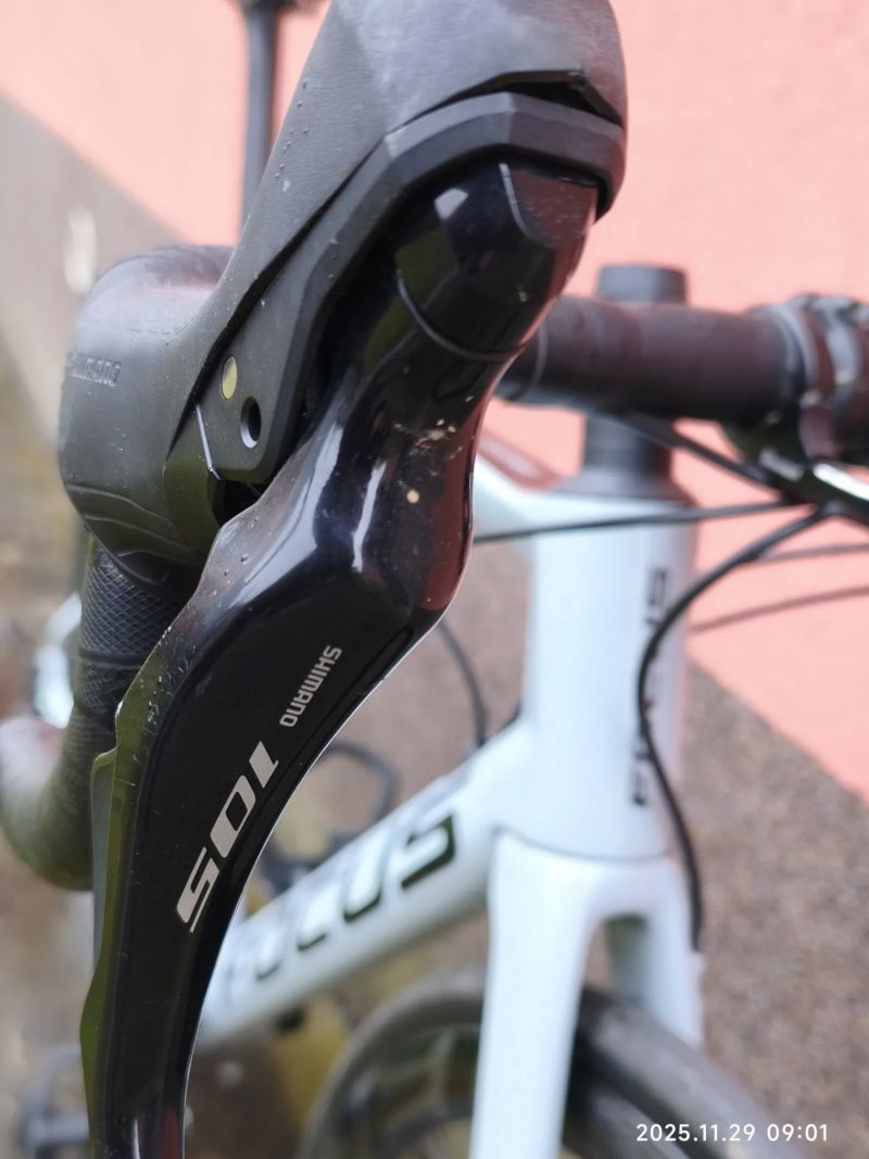 Silniční karbonové kolo Focus Izalco Max 8.6