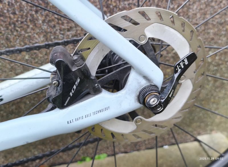 Silniční karbonové kolo Focus Izalco Max 8.6