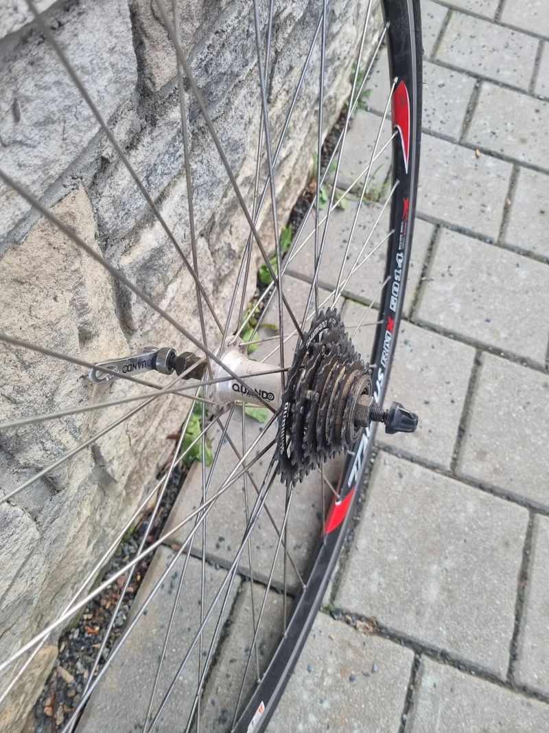 Silniční zapletená kola Taurus 622x14mm