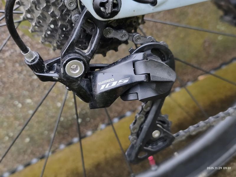 Karbonové silniční kolo Focus Izalco Max 8.6