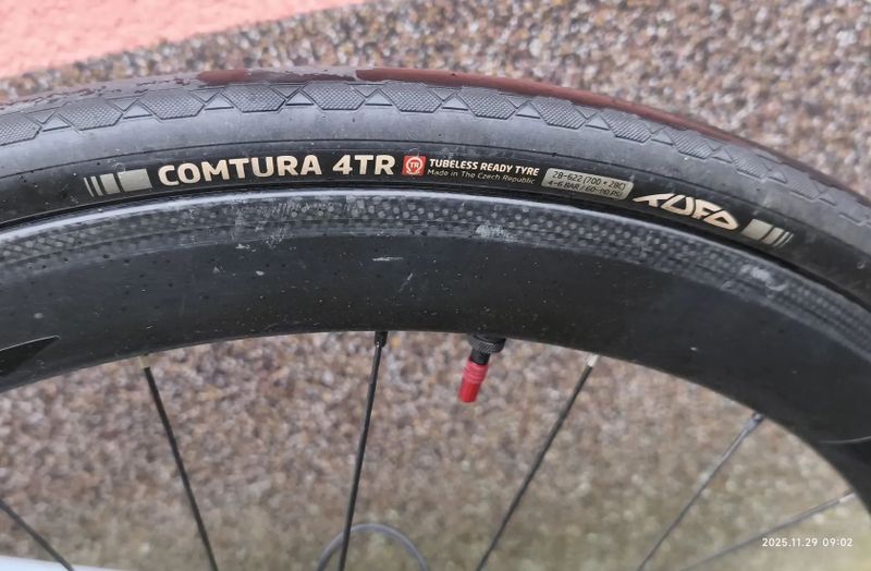 Karbonové silniční kolo Focus Izalco Max 8.6