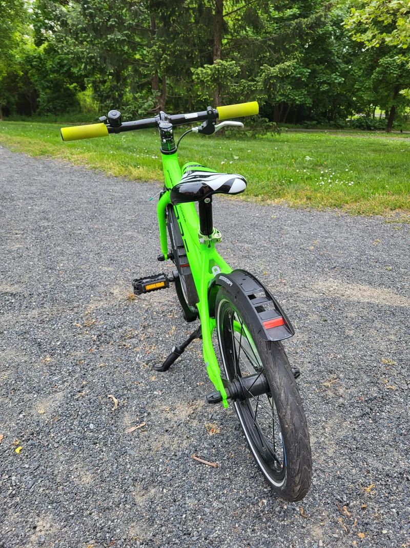 Lehké dětské kolo Core Nipper 16"