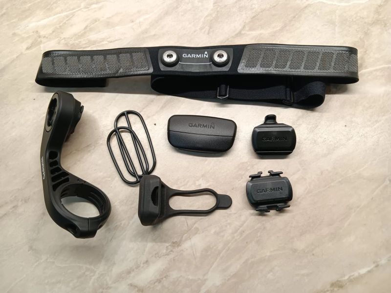 Prodám cyklocomputer Garmin 1030