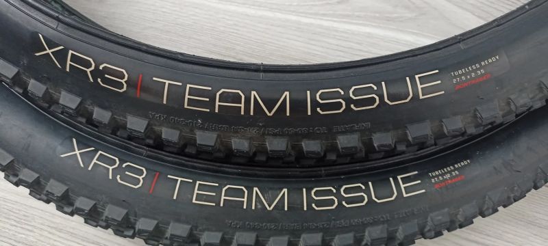 2 ks plášťe Bontrager Team Issue TR 27.5x2.35