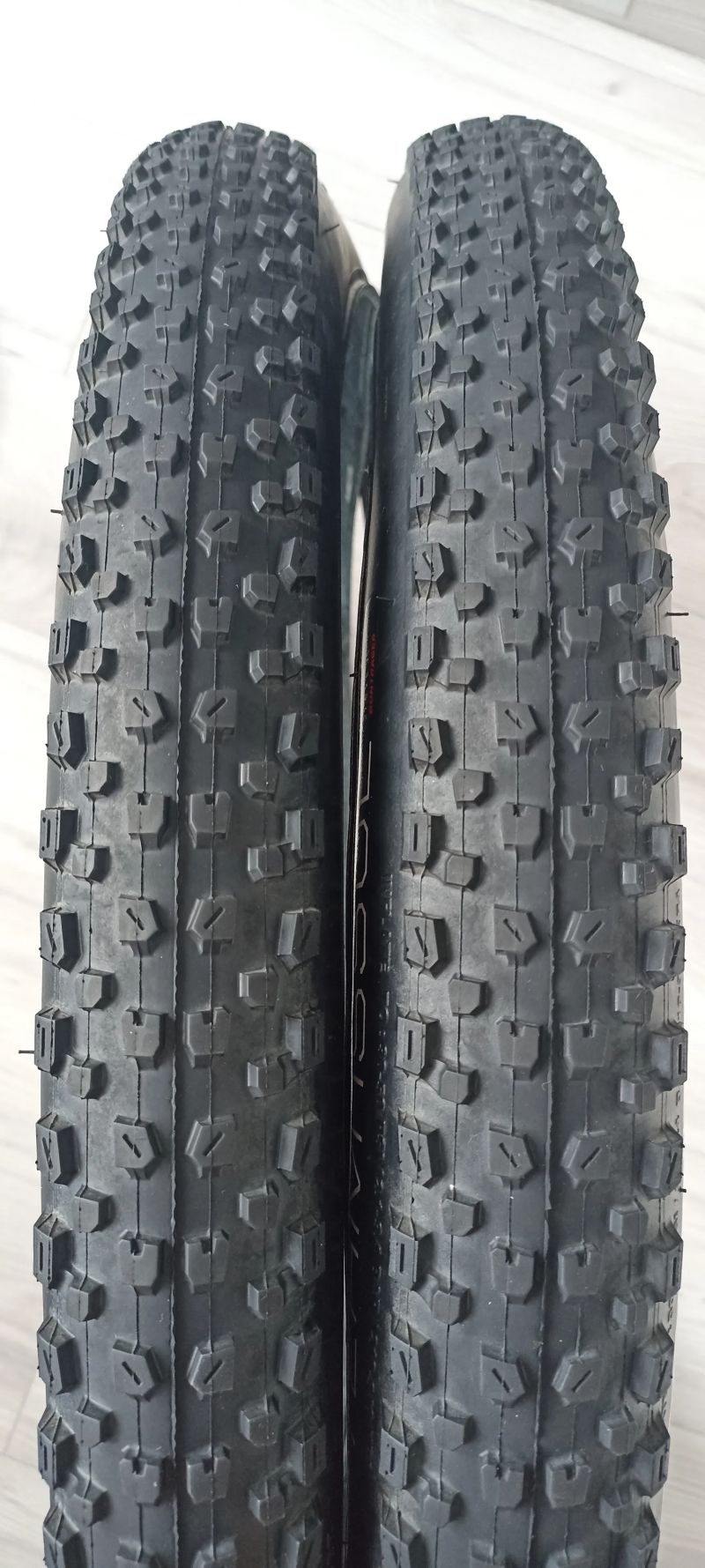 2 ks plášťe Bontrager Team Issue TR 27.5x2.35