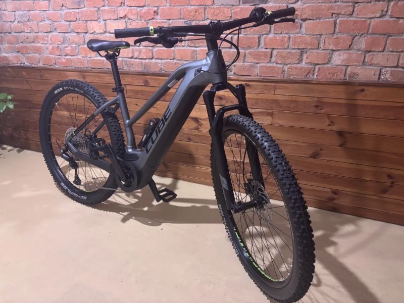 Cube Cube Reaction Pro Hybrid 625 1000 km Bosch