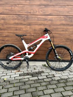 YT Industries Capra CF