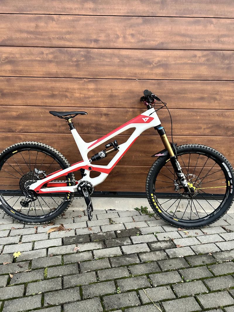 YT Industries Capra CF