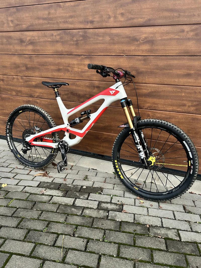 YT Industries Capra CF