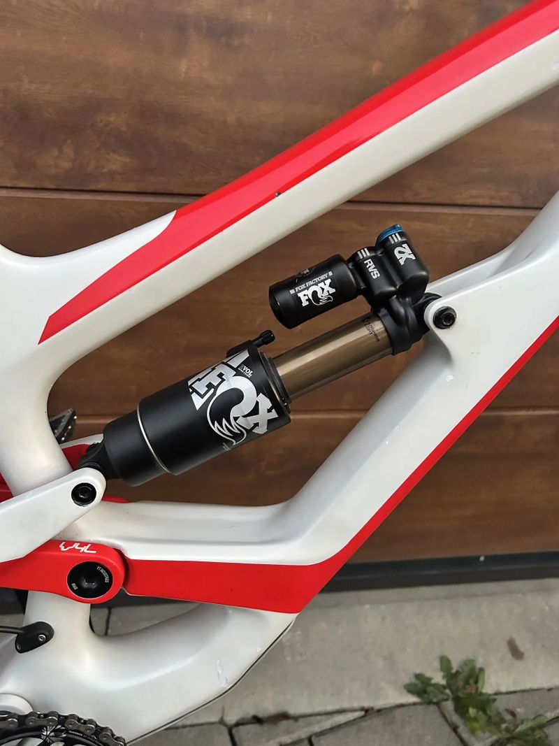 YT Industries Capra CF