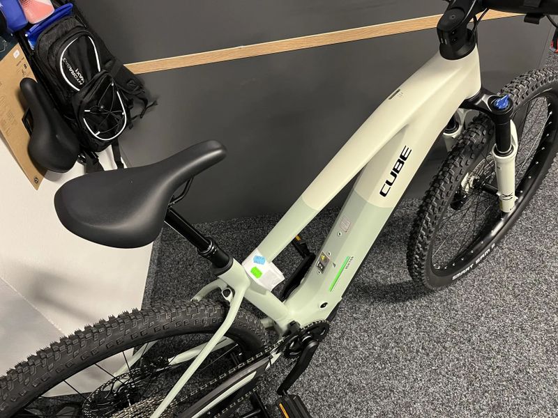 CUBE Reaction Hybrid PRO 800 vel.M a L 2026 NOVÝ MODEL