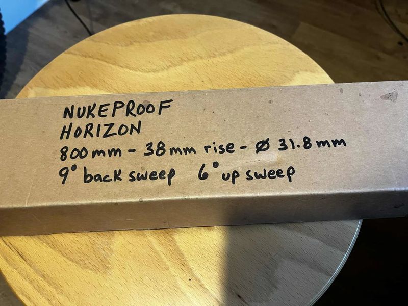 Nová řídítka Nukeproof carbon 