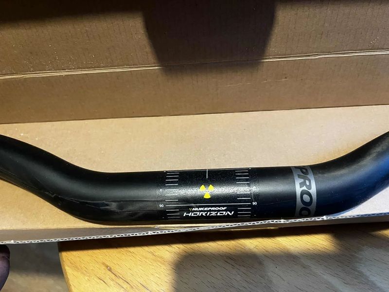 Nová řídítka Nukeproof carbon 