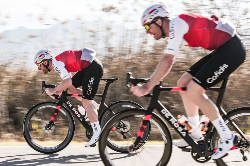 De Rosa MERAK - Cofidis WT, raketa (2 pary kol, 3x kazeta, 2x prevodniky)