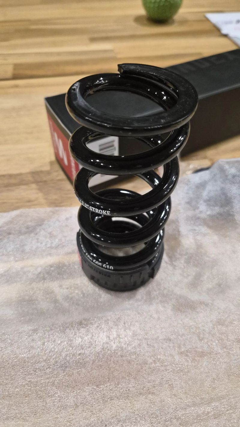 Nastavitelná pružina Sprindex 55x550-610