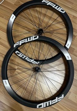 Karbonová galusková kola FFWD Ryot44, DT swiss 240 