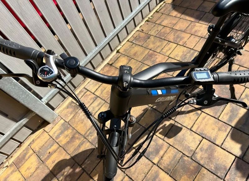 nové trekingové / městské elektrokolo Grundig ETB2800 250W, baterie Samsung 36V 14,7AH, dojezd 110km