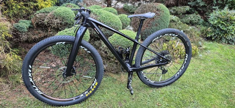 Karbonové juniorské MTB kolo 27,5 1x12