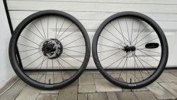 SET KARBONOVÝCH KOL EQUATOR GRAVEL 40C DISK