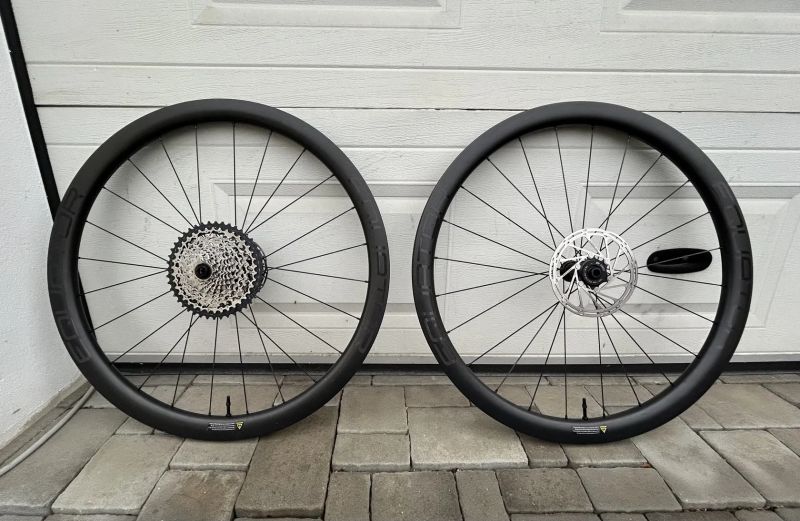 SET KARBONOVÝCH KOL EQUATOR GRAVEL 40C DISK