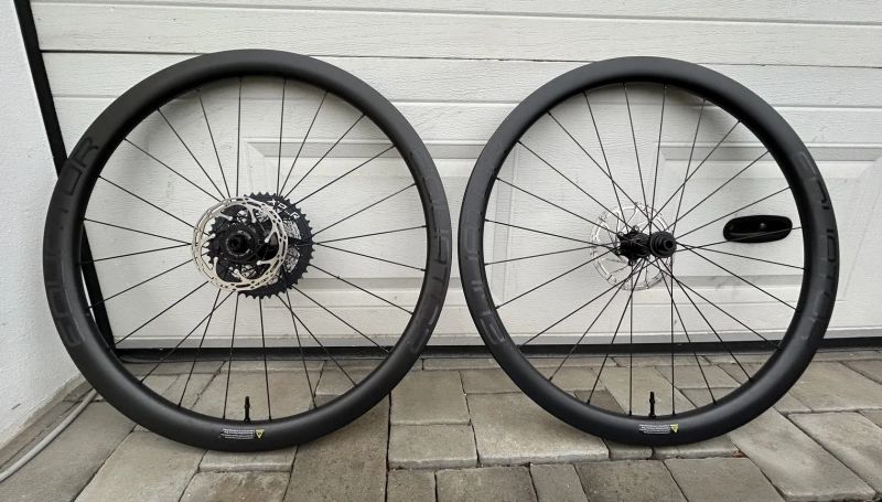 SET KARBONOVÝCH KOL EQUATOR GRAVEL 40C DISK