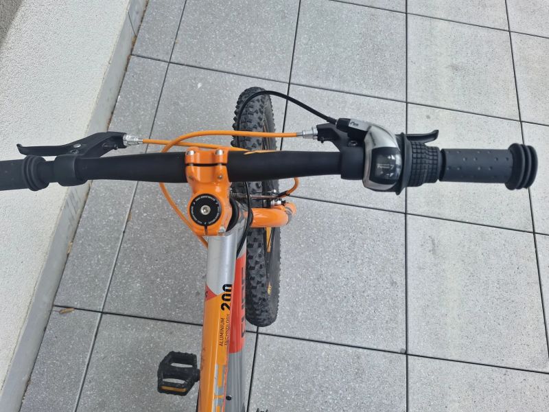 Cube 200 action team