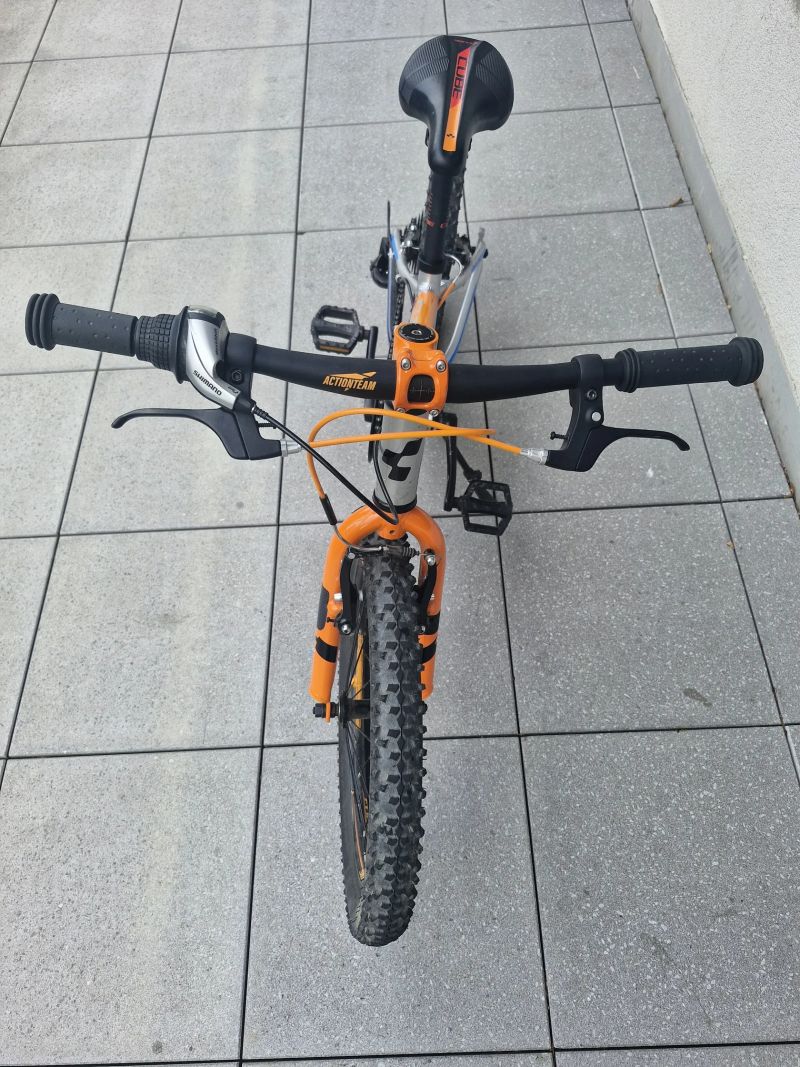 Cube 200 action team