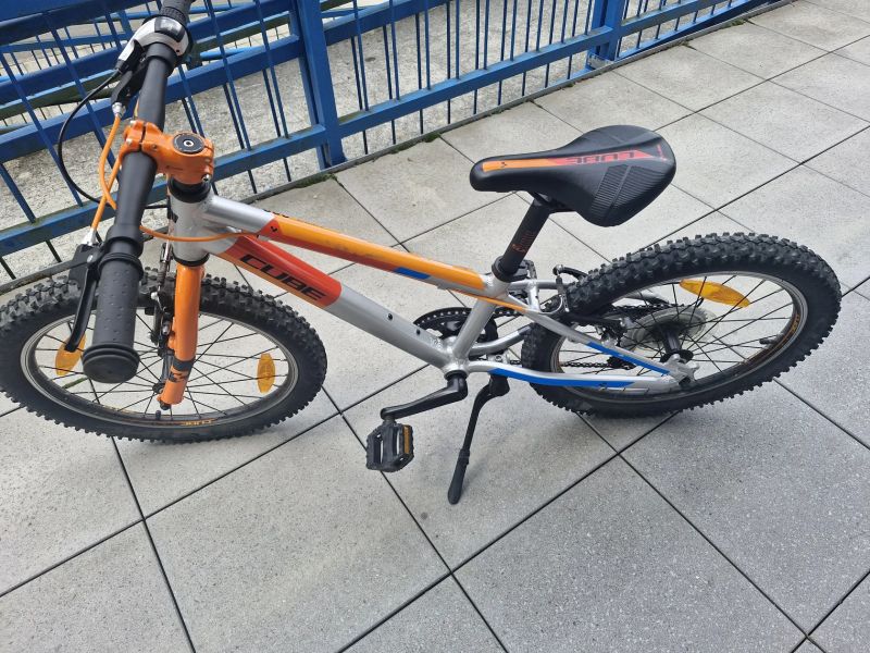 Cube 200 action team