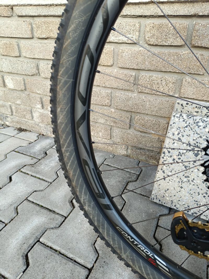 SCOTT SCALE 900 RC WORLD CUP - karbonová kola Roval Control SL, 9,3kg