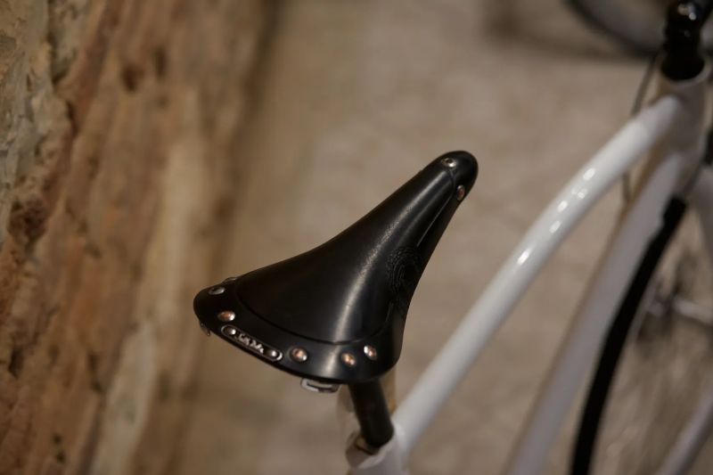 Výprodej! Městské kolo suveren Handmade CZ řemen M