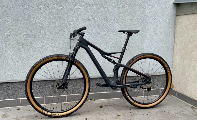 Horské Celoodpružene karbonové kolo 29” , L