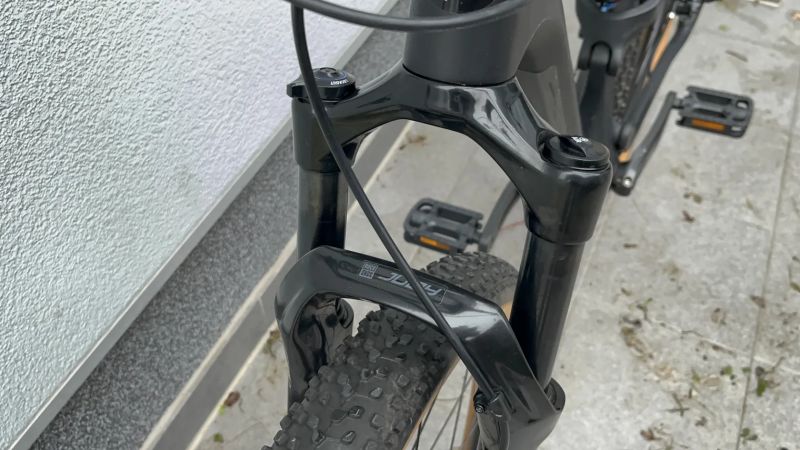 Horské Celoodpružene karbonové kolo 29” , L